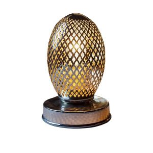 Lampe traditionnel très chic avec ses motifs original et sa forme arrondis, parfaite pour une décoration marocaine moderne.